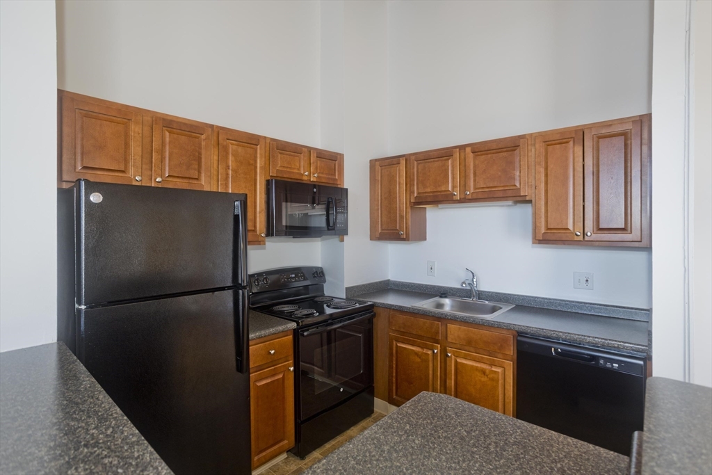 45 Willow Street, Unit 1 Springfield, MA 01103 - Photo 8 of 31