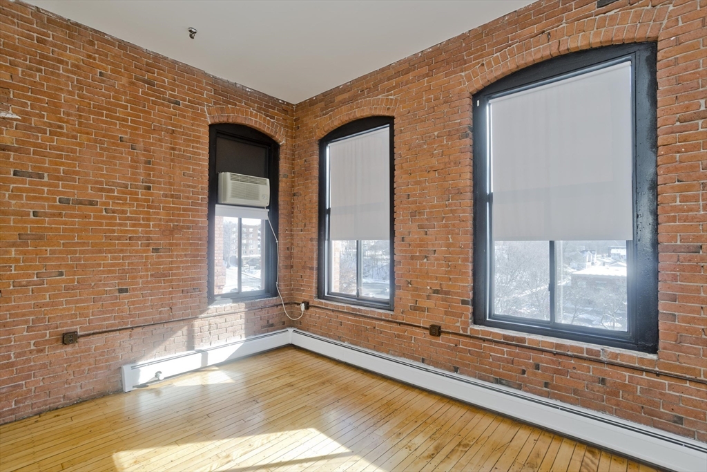 45 Willow Street, Unit 1 Springfield, MA 01103 - Photo 9 of 31