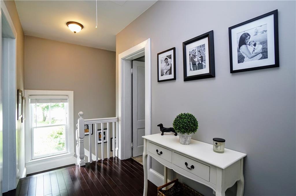 5 Ocean View Road Cape Elizabeth, ME 04107 - Photo 23 of 35 Second floor hallway with window...