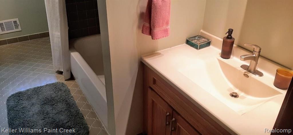 1771 Barr Road Oxford, MI 48370 - Photo 14 of 24