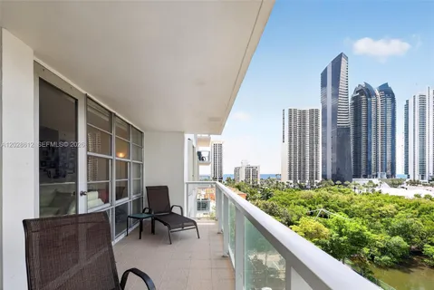 $429,000 | 230 174th Street, Unit 902, Sunny Isles Beach, FL 33160