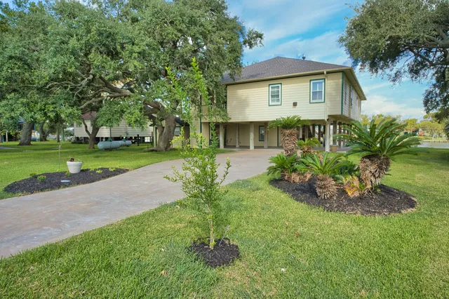 $596,862 | 766 County Road 206, Sargent, TX 77414