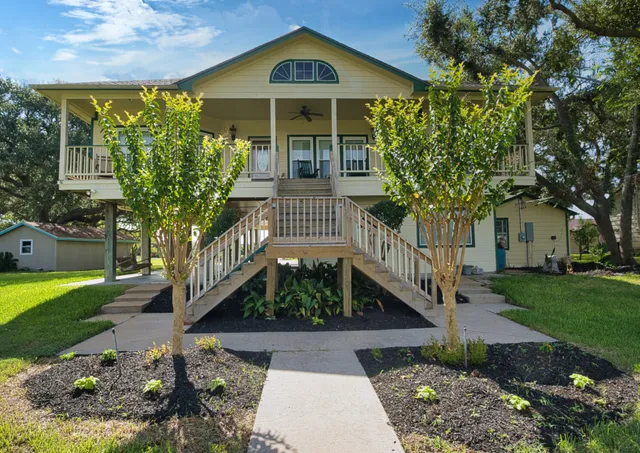 $596,862 | 766 County Road 206, Sargent, TX 77414