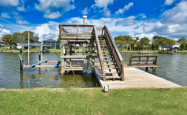 $596,862 | 766 County Road 206, Sargent, TX 77414