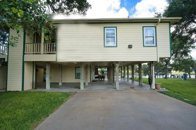 $596,862 | 766 County Road 206, Sargent, TX 77414