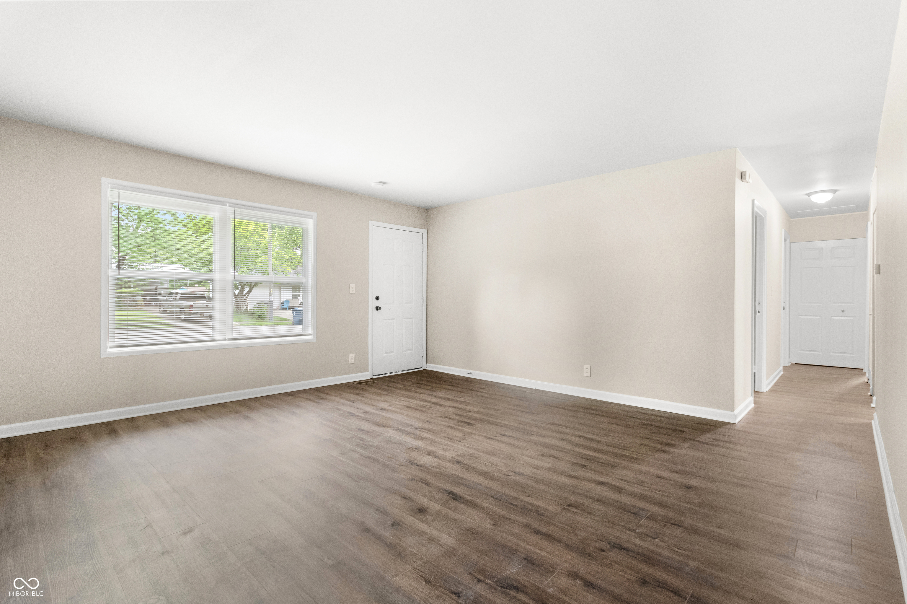 8128 Barry Road Indianapolis, IN 46219 - Photo 12 of 20