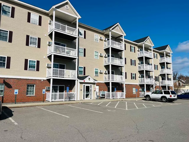 $2,600 | 18 Harbor Avenue, Unit 304, Nashua, NH 03060