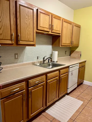 $2,600 | 18 Harbor Avenue, Unit 304, Nashua, NH 03060