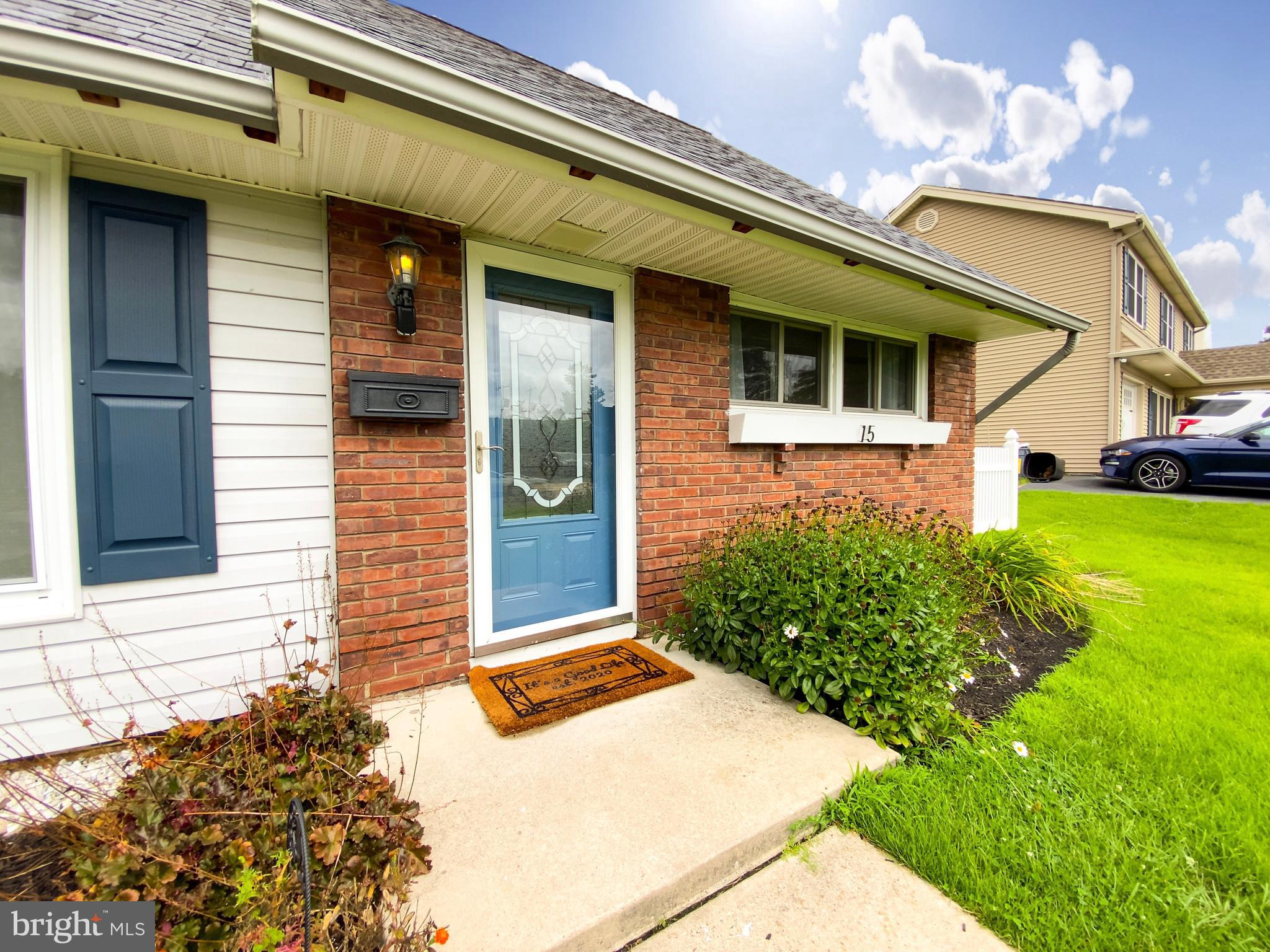 15 Towpath Road Levittown, PA 19056 - Photo 4 of 30 Front door
