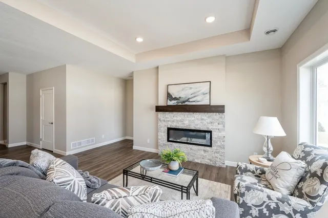 $387,900 | 7872 Willowbrook Court, Greenfield, MN 55373