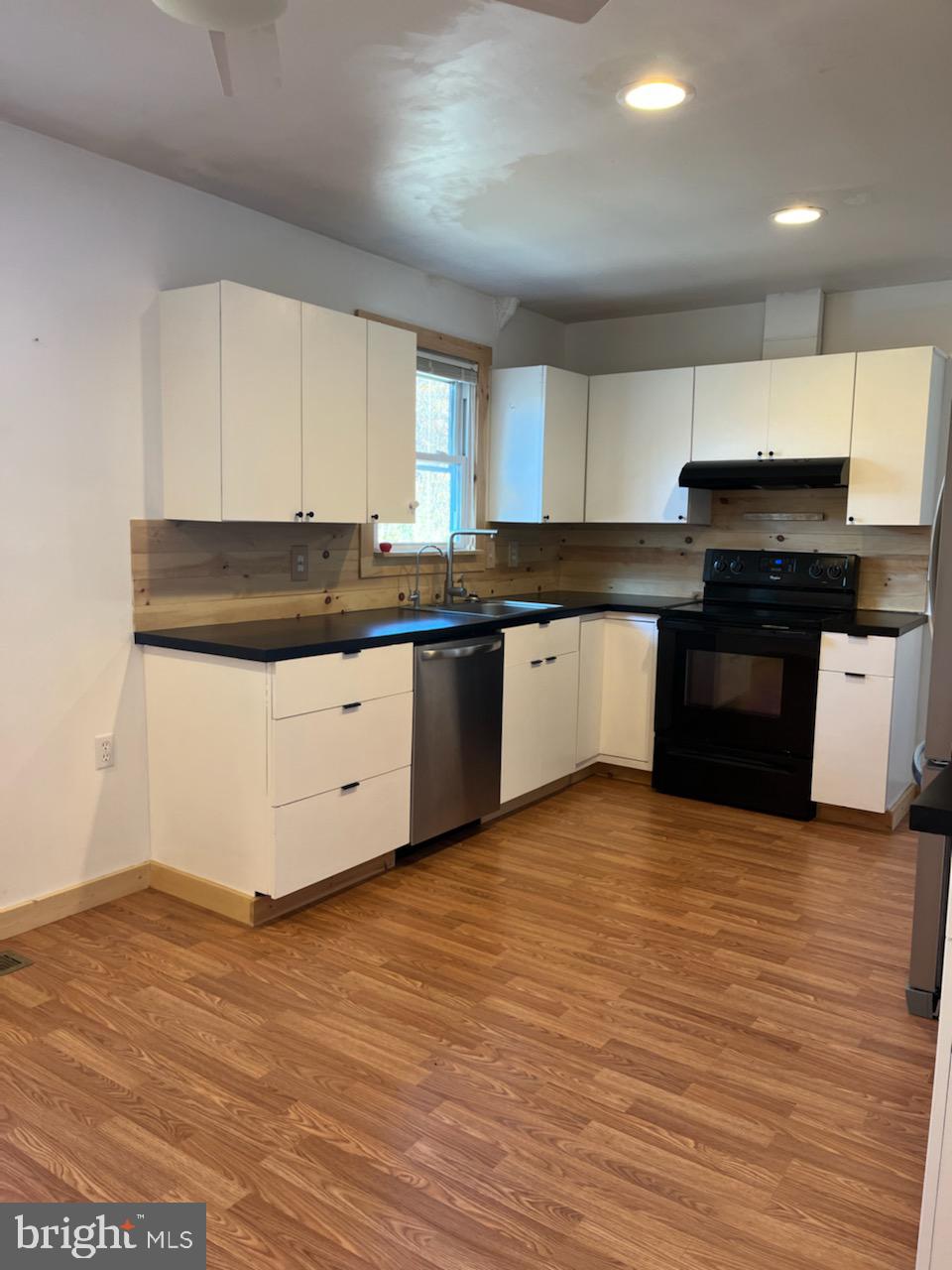 96 5th Avenue Elkton, MD 21921 - Photo 12 of 30 Kitchen