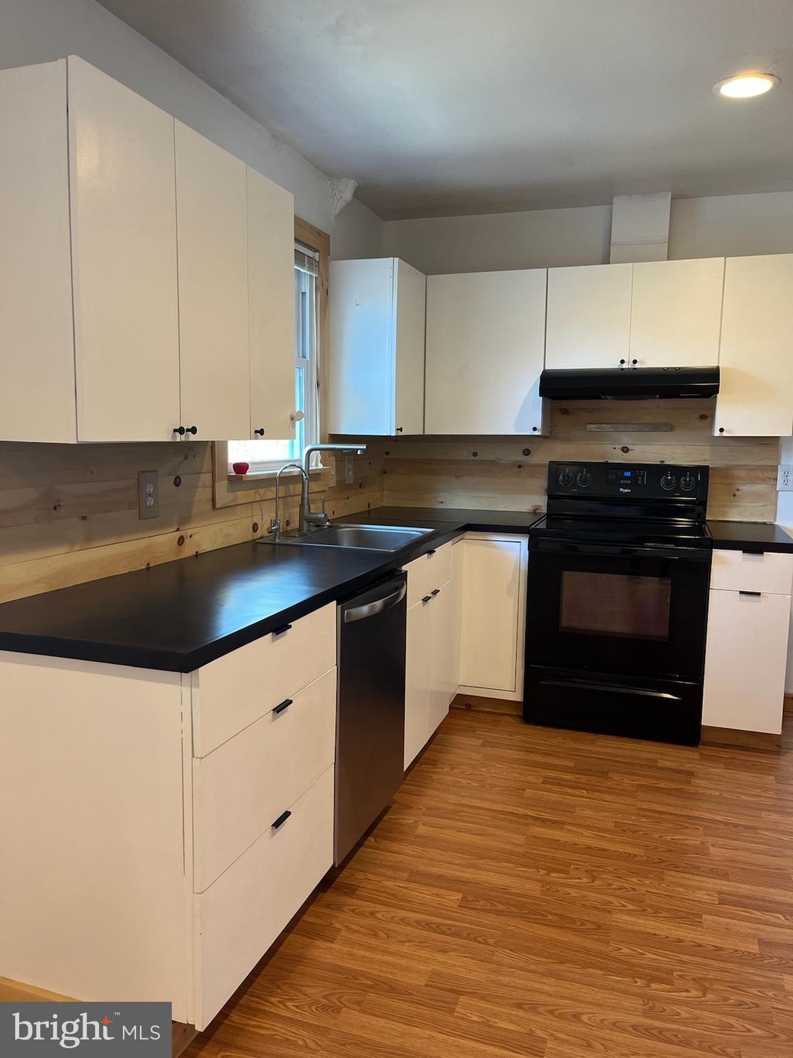 96 5th Avenue Elkton, MD 21921 - Photo 9 of 30 Kitchen