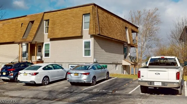 $189,000 | 384 Lake Shore South, Unit B, Montague, NJ 07827