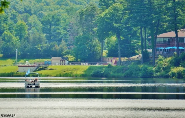 $189,000 | 384 Lake Shore South, Unit B, Montague, NJ 07827