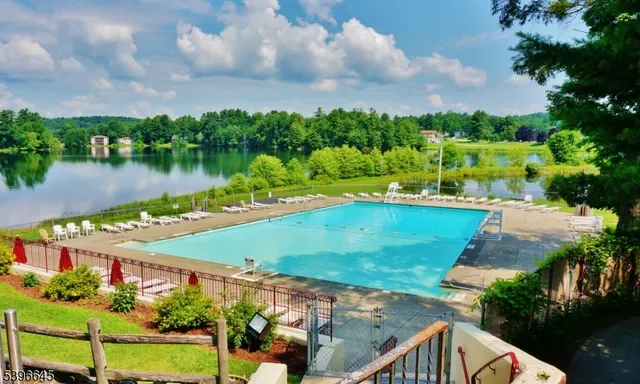 $189,000 | 384 Lake Shore South, Unit B, Montague, NJ 07827