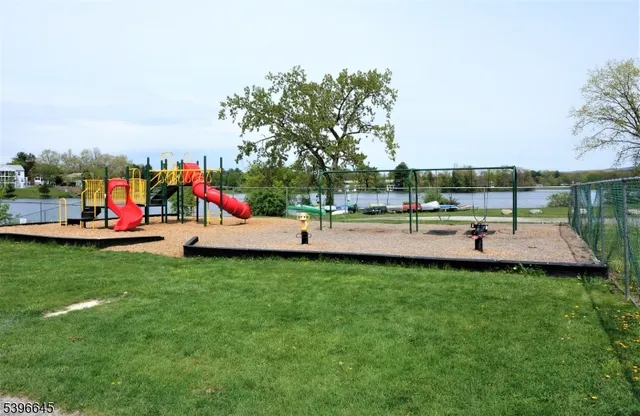 $189,000 | 384 Lake Shore South, Unit B, Montague, NJ 07827