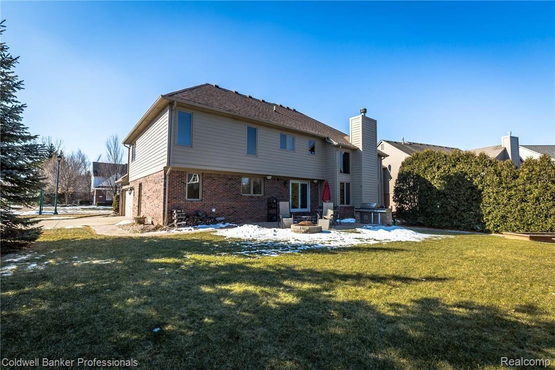 304 Lone Pine Circle Rochester, MI 48307 - Photo 27 of 31 Beautiful Rear Elevation w/Patio