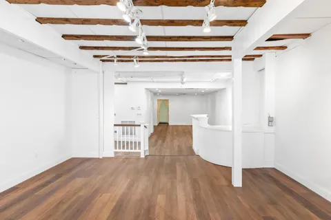 $2,100,000 | 71 Jobs Lane, Southampton, NY 11968