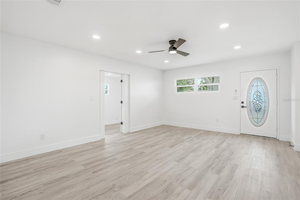 529 Firefly Lane Apollo Beach, FL 33572 - Photo 3 of 34