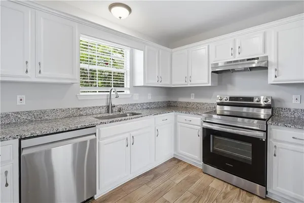 $2,600 | 1098 Village Creek, Jonesboro, GA 30238