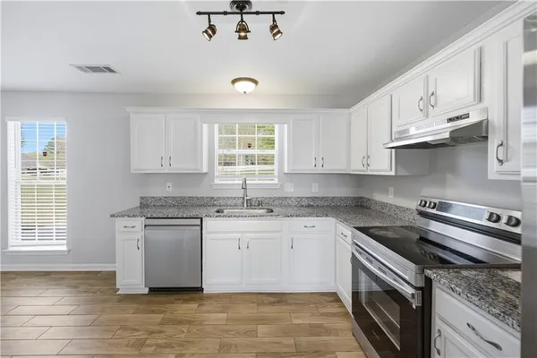 $2,600 | 1098 Village Creek, Jonesboro, GA 30238