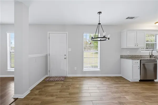 $2,600 | 1098 Village Creek, Jonesboro, GA 30238