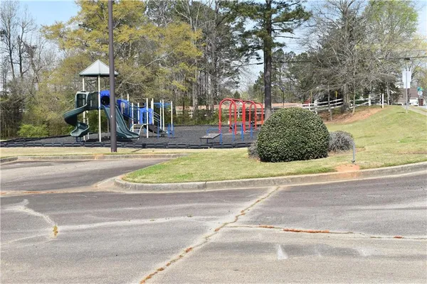 $2,600 | 1098 Village Creek, Jonesboro, GA 30238