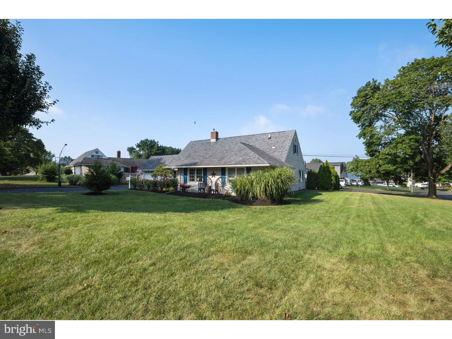 9 Red Ridge Road Levittown, PA 19056 - Photo 2 of 25 Exterior Front