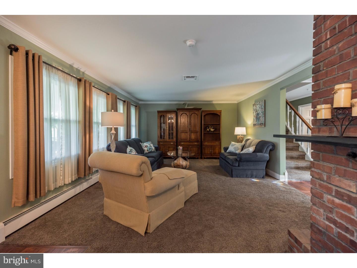 9 Red Ridge Road Levittown, PA 19056 - Photo 4 of 25 Living Room