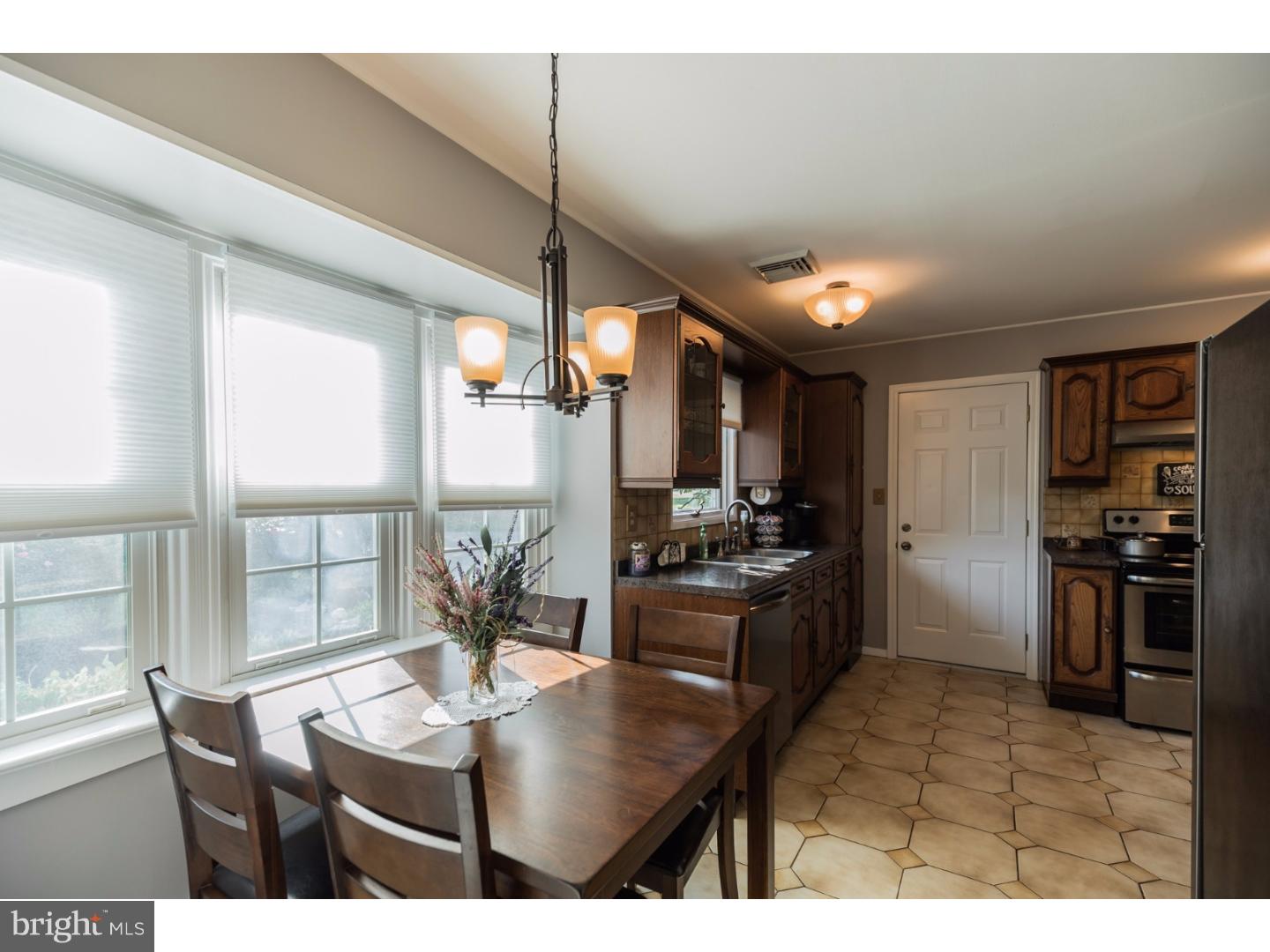 9 Red Ridge Road Levittown, PA 19056 - Photo 6 of 25 Kitchen