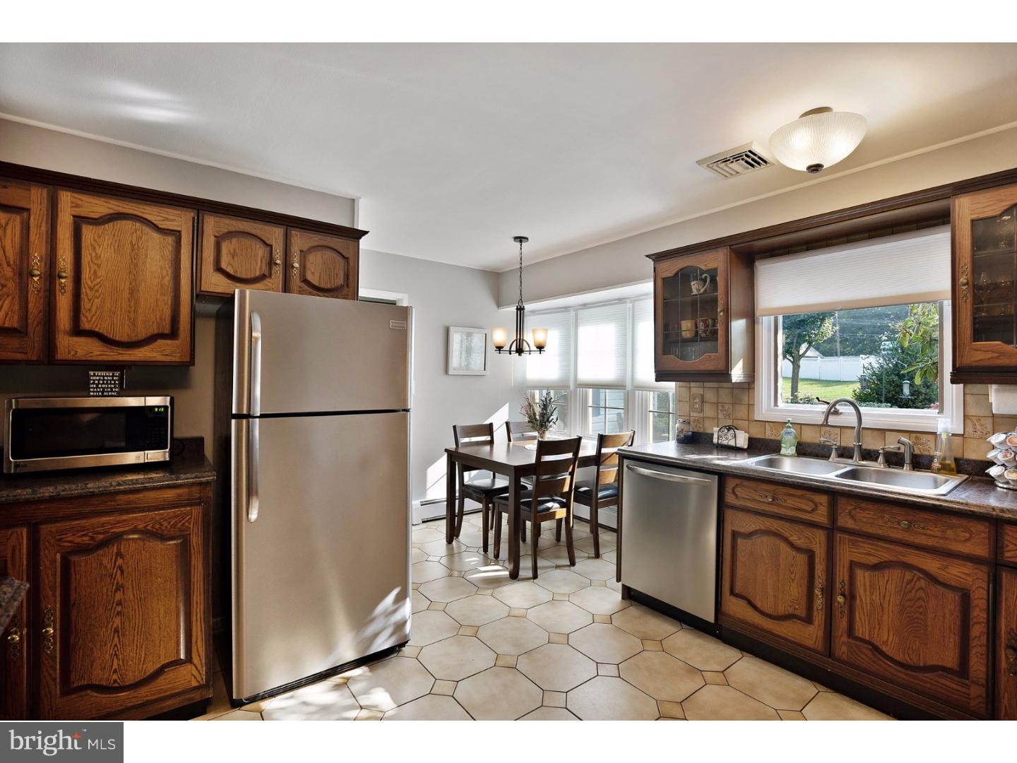 9 Red Ridge Road Levittown, PA 19056 - Photo 10 of 25 Kitchen