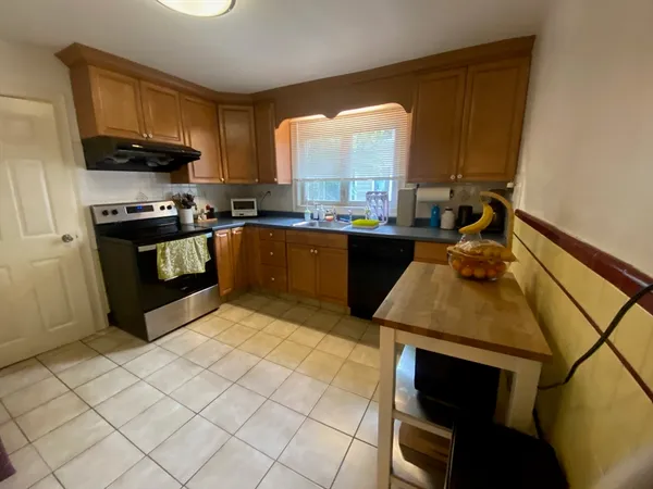 $4,900 | 275 Tappan Street, Unit 1, Brookline, MA 02445