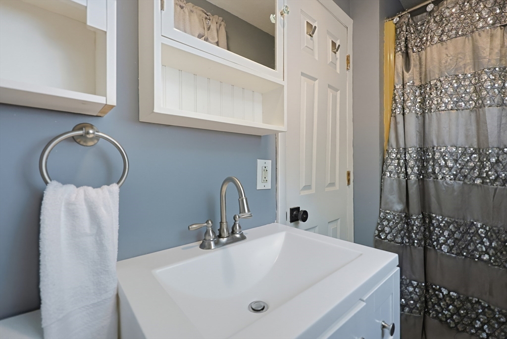 8 Pontiac Road Walpole, MA 02081 - Photo 18 of 37 Gallery Image 18