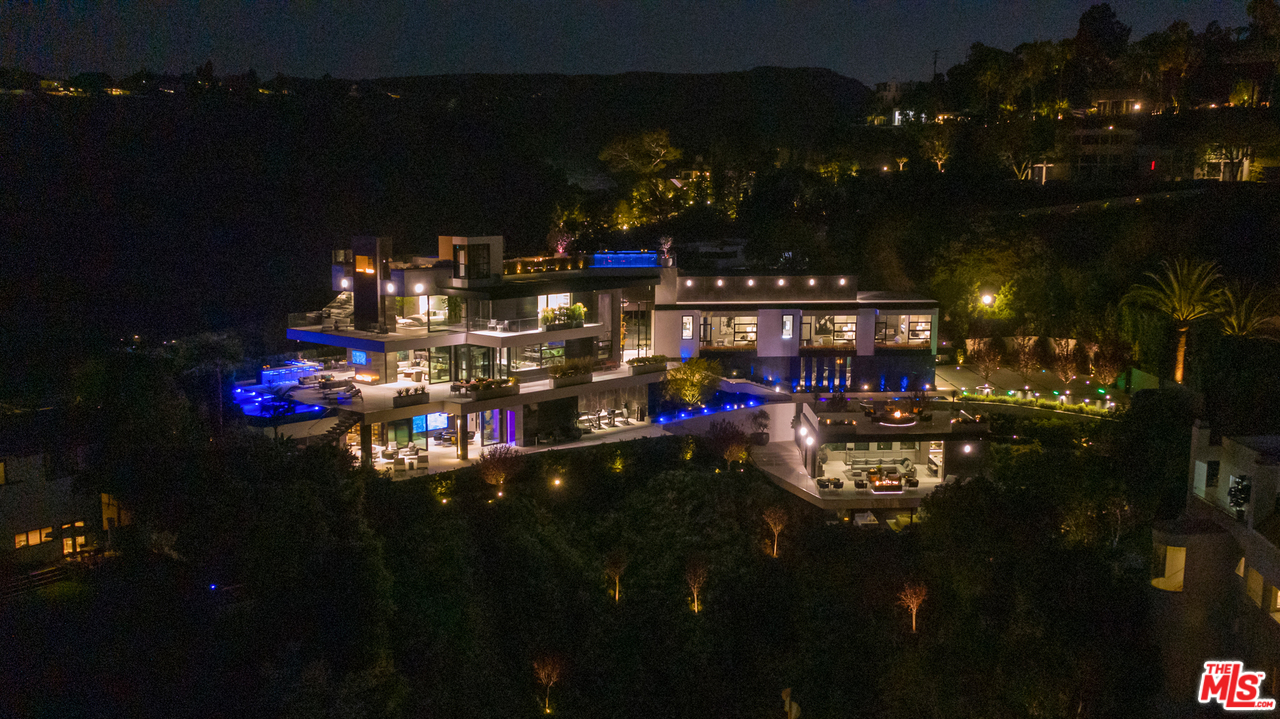 1426 Summitridge Drive, Beverly Hills, CA 90210 Compass