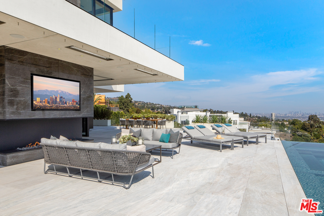 1426 Summitridge Drive Beverly Hills, CA 90210 - Photo 23 of 54