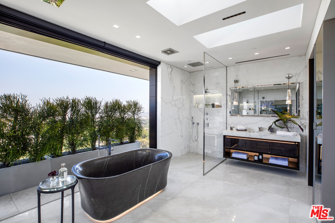 1426 Summitridge Drive Beverly Hills, CA 90210 - Photo 28 of 54