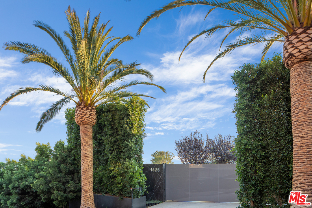 1426 Summitridge Drive Beverly Hills, CA 90210 - Photo 4 of 54