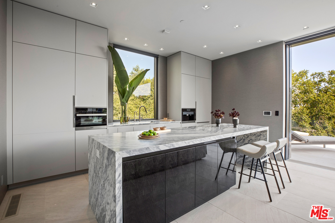 1426 Summitridge Drive Beverly Hills, CA 90210 - Photo 39 of 54