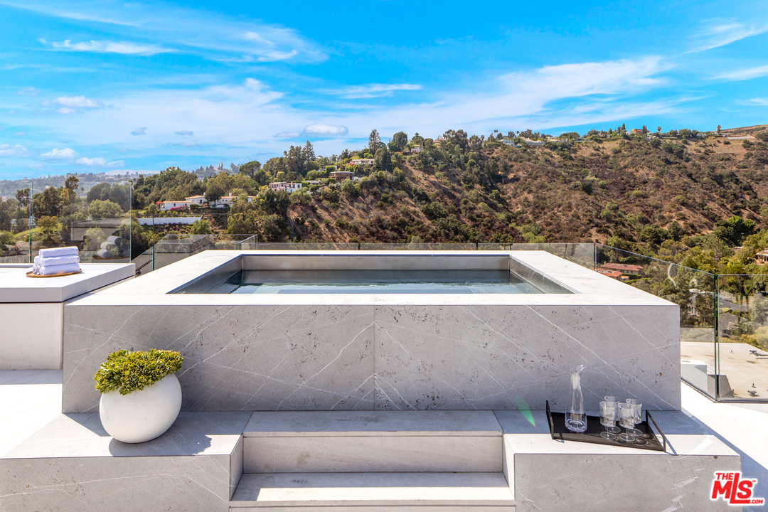 1426 Summitridge Drive Beverly Hills, CA 90210 - Photo 43 of 54