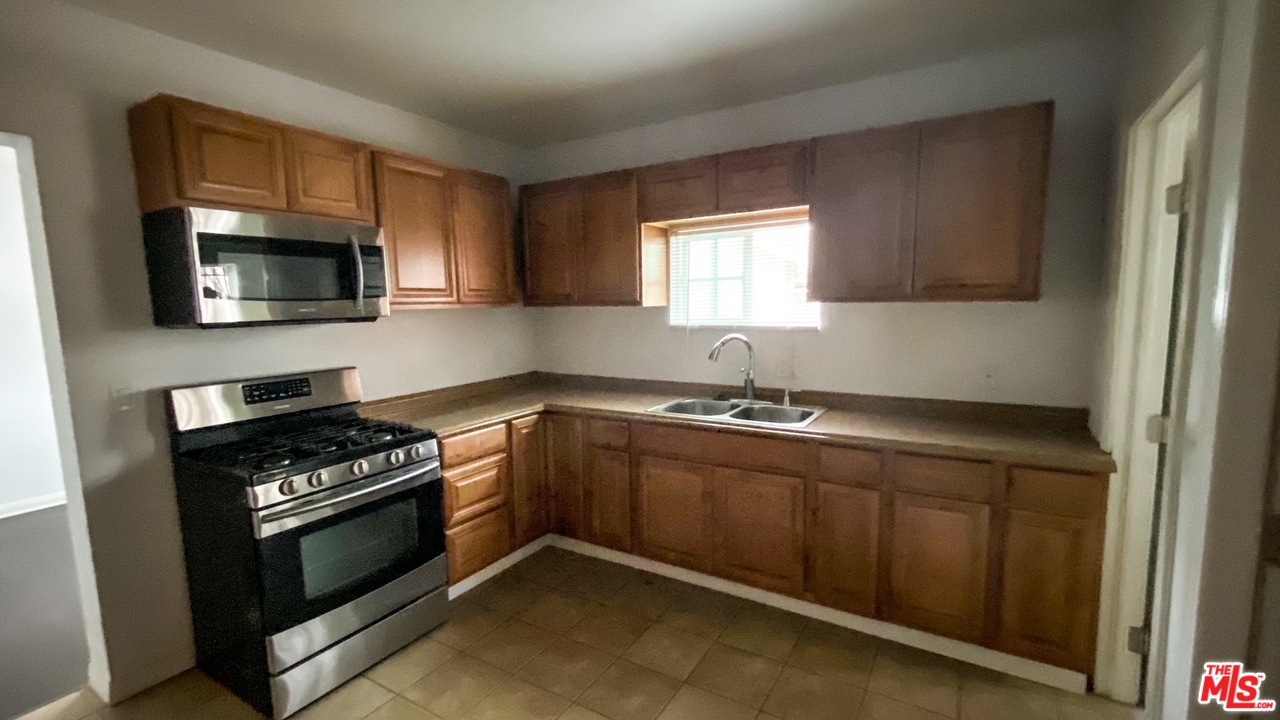 620 Boccaccio Avenue Venice, CA 90291 - Photo 4 of 7