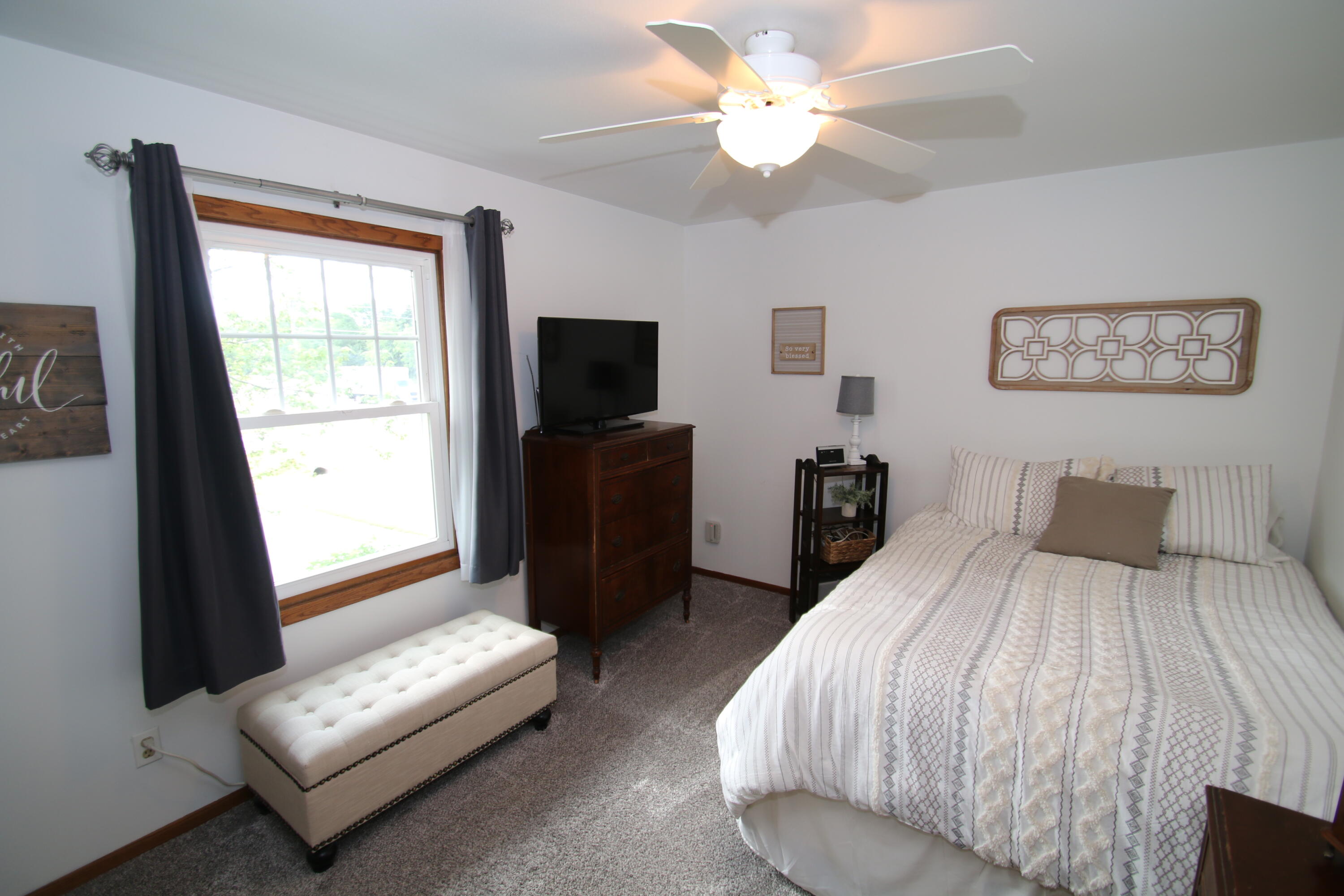 1400 South Ridgeway Road New Berlin, WI 53146 - Photo 20 of 31 Bedroom 2