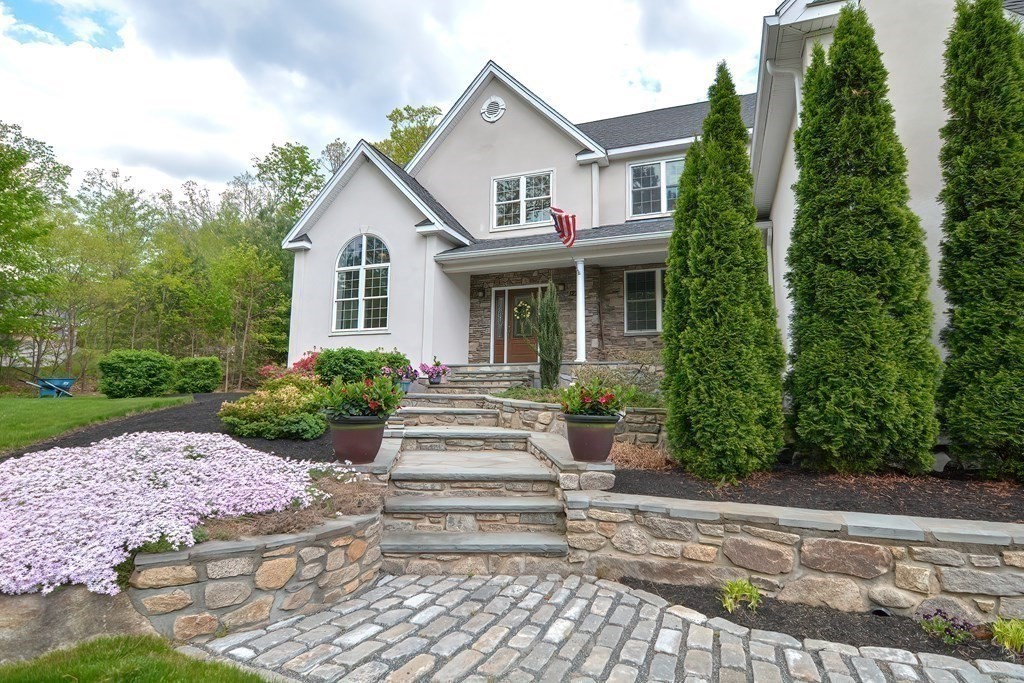 127 Eben Chamberlain Road Northbridge, MA 01588 - Photo 6 of 39 Gallery Image 6