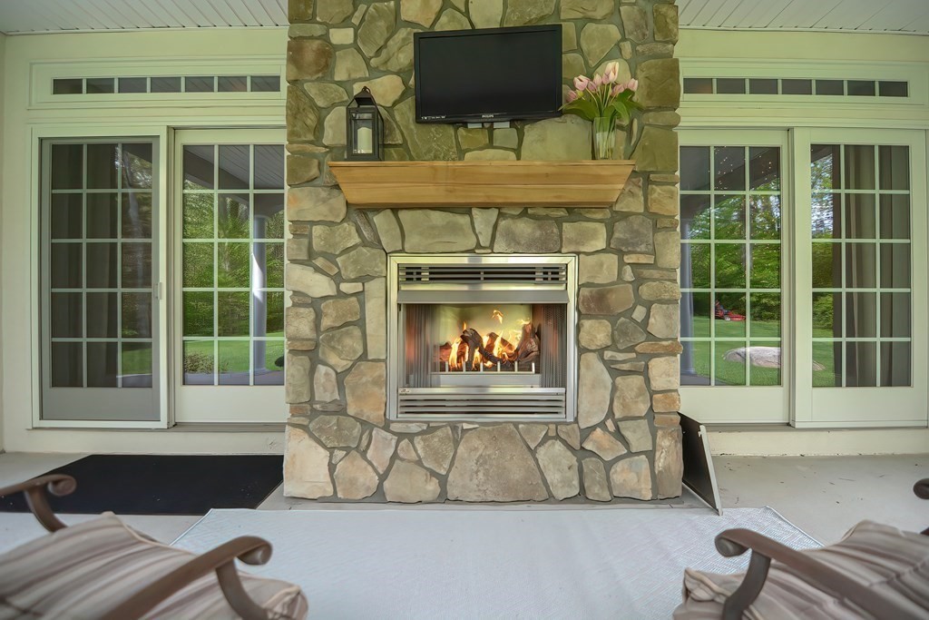 127 Eben Chamberlain Road Northbridge, MA 01588 - Photo 8 of 39 Gallery Image 8