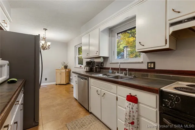 $289,900 | 112 Cheryl Drive, New Albany, IN 47150