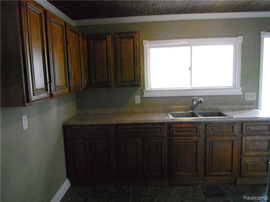12111 Inkster Road Taylor, MI 48180 - Photo 6 of 31