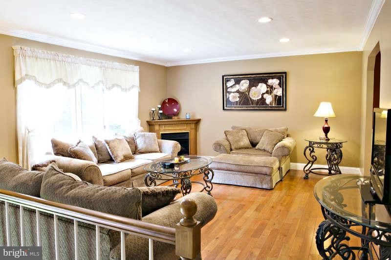 3236 Rocks Chrome Hill Road Jarrettsville, MD 21084 - Photo 6 of 30 Living Room