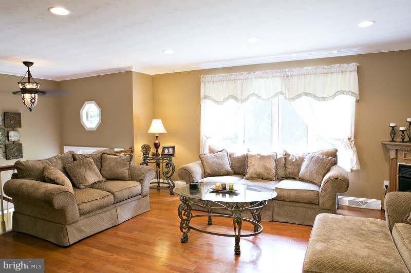 3236 Rocks Chrome Hill Road Jarrettsville, MD 21084 - Photo 7 of 30 Living Room