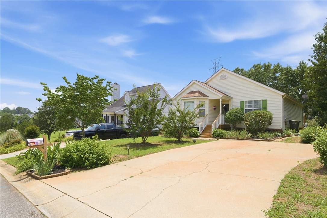 128 Kelly Lane Easley, SC 29642 - Photo 2 of 23 A well-maintained facade with welcoming entry and ample parking.
