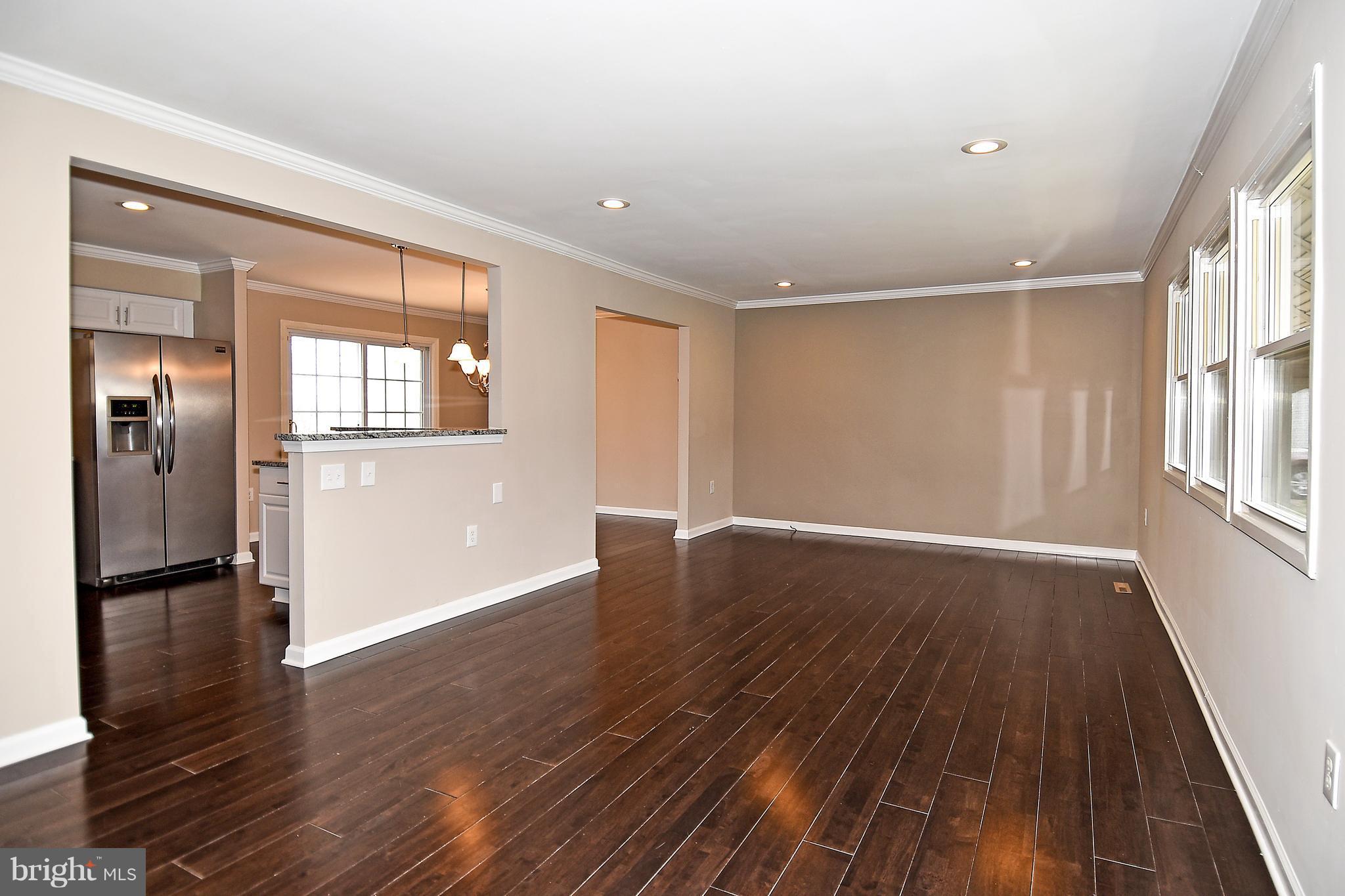1924 Brookdale Road Baltimore, MD 21244 - Photo 2 of 29 Living Room