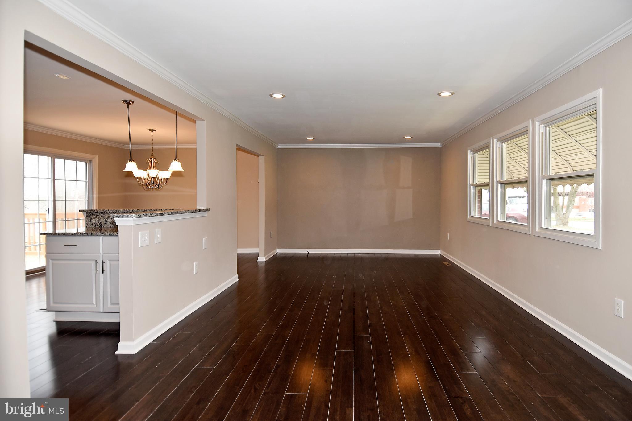 1924 Brookdale Road Baltimore, MD 21244 - Photo 3 of 29 Living Room